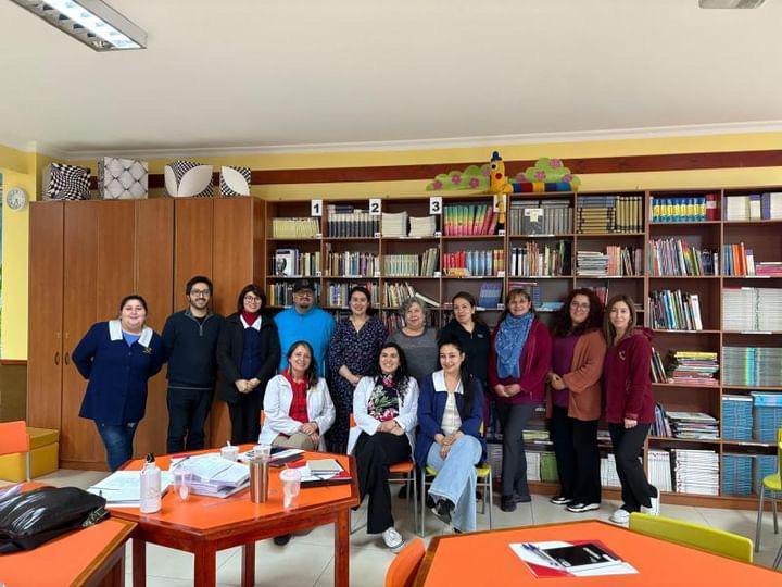 Foto del Taller a los profesores del Colegio Rucalhue de la comuna de Hualpén