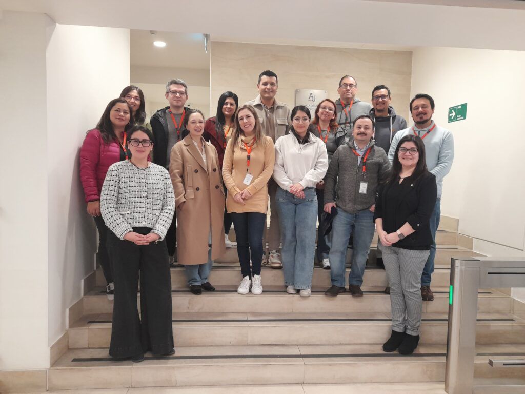 Foto de los participantes del Taller de redacción de documentos legales